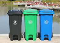 I recipienti di plastica dei rifiuti del piede dell'HDPE, recipienti colorati dei rifiuti con il pedale hanno fatto funzionare il coperchio 120L